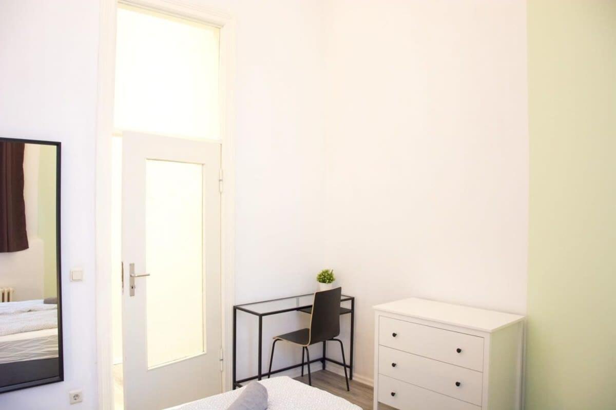Family Apartment Moabit Berlin Eksteriør bilde