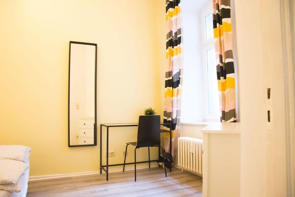 Family Apartment Moabit Berlin Eksteriør bilde