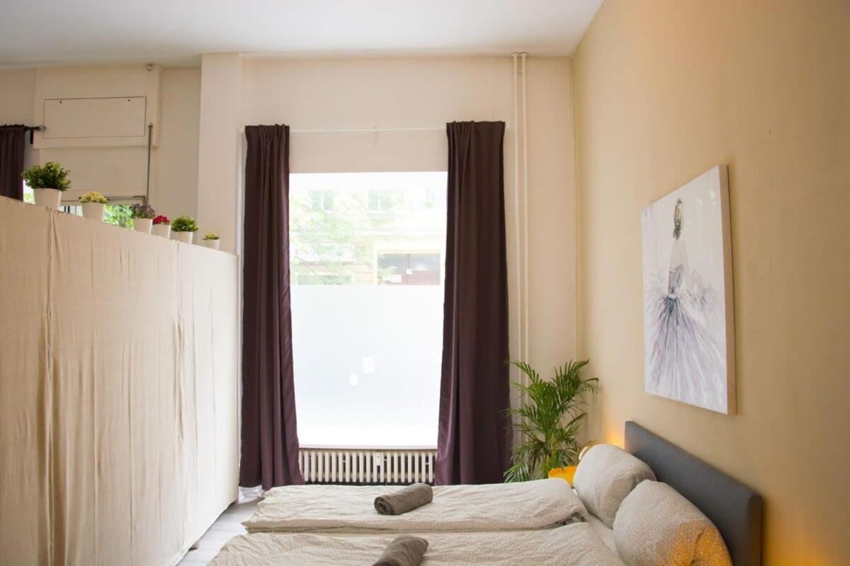 Family Apartment Moabit Berlin Eksteriør bilde