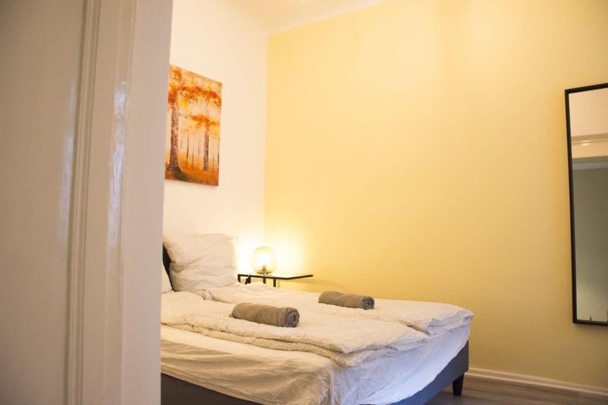 Family Apartment Moabit Berlin Eksteriør bilde